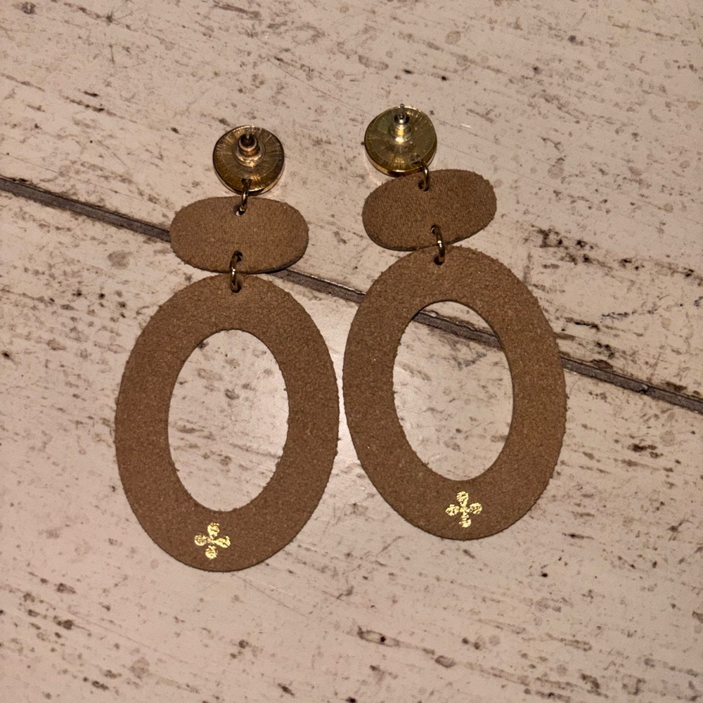 Set of 19 Nickel & Suede earrings. - Picture 13 of 16